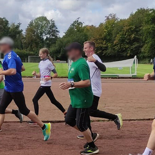 MÜLLER TEXTIL läuft beim Wiehler Sommerlauf vorne mit